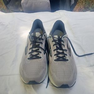 Brooks adrenaline GTS 22 size 14 grey and black